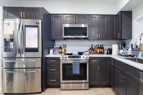 Casa en venta en Pembroke Pines, Florida, 3 dormitorios, 178 m2 № 2057229 - foto 9