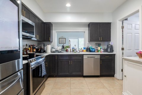 Casa en venta en Pembroke Pines, Florida, 3 dormitorios, 178 m2 № 2057229 - foto 8