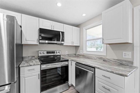 Apartment in Tavares, Florida 2 bedrooms, 91.97 sq.m. № 1807330 - photo 9
