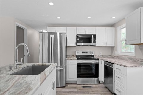 Apartment in Tavares, Florida 2 bedrooms, 91.97 sq.m. № 1807330 - photo 8