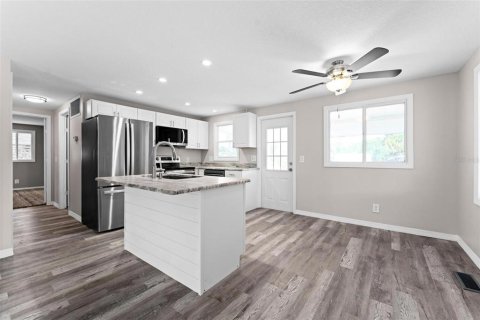 Apartment in Tavares, Florida 2 bedrooms, 91.97 sq.m. № 1807330 - photo 5