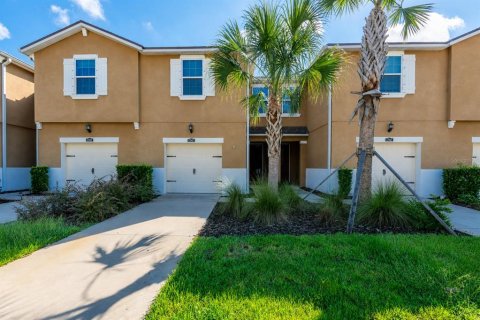 Townhouse in LAKESHORE in Lutz, Florida 3 bedrooms, 182.18 sq.m. № 2323216