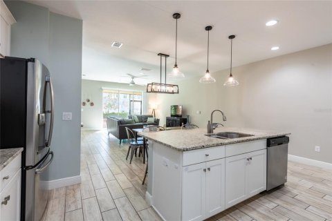 Touwnhouse à vendre à Lutz, Floride: 3 chambres, 182.18 m2 № 2323216 - photo 12