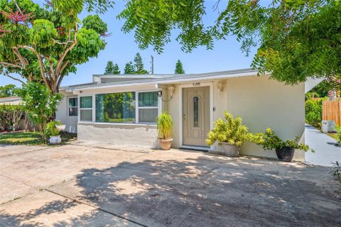 Villa ou maison à vendre à Saint Petersburg, Floride: 4 chambres, 168.71 m2 № 1876347 - photo 2