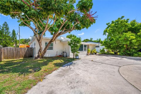 Villa ou maison à vendre à Saint Petersburg, Floride: 4 chambres, 168.71 m2 № 1876347 - photo 11