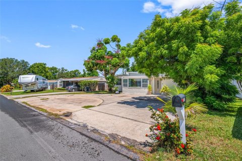 Villa ou maison à vendre à Saint Petersburg, Floride: 4 chambres, 168.71 m2 № 1876347 - photo 9