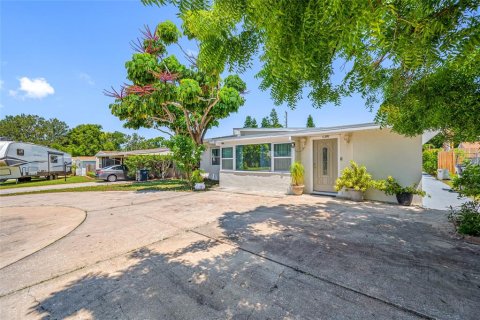 Villa ou maison à vendre à Saint Petersburg, Floride: 4 chambres, 168.71 m2 № 1876347 - photo 4