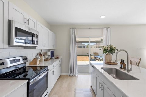 Villa ou maison à vendre à Wesley Chapel, Floride: 5 chambres, 229.56 m2 № 2237379 - photo 6