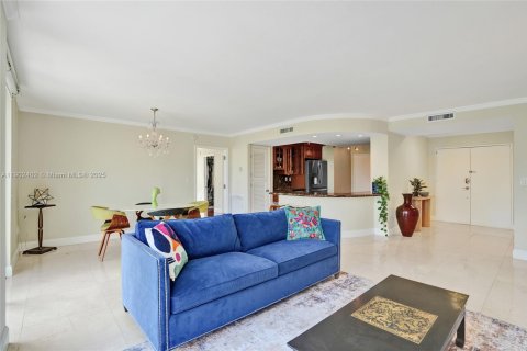 Снять в аренду кондоминиум в Бей-Харбор-Айлендс, Флорида 2 спальни, 97.55м2, № 1954493 - фото 5