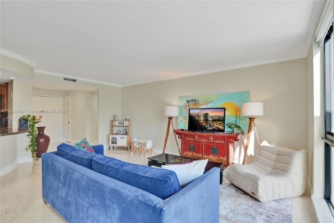 Снять в аренду кондоминиум в Бей-Харбор-Айлендс, Флорида 2 спальни, 97.55м2, № 1954493 - фото 6