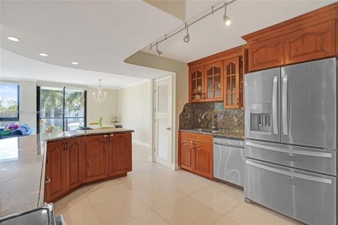 Снять в аренду кондоминиум в Бей-Харбор-Айлендс, Флорида 2 спальни, 97.55м2, № 1954493 - фото 10