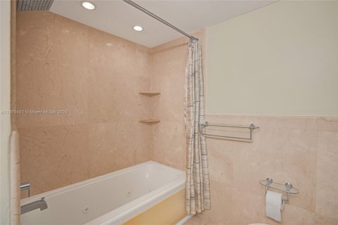 Снять в аренду кондоминиум в Бей-Харбор-Айлендс, Флорида 2 спальни, 97.55м2, № 1954493 - фото 29