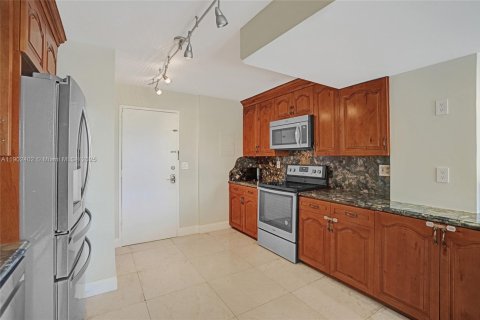 Снять в аренду кондоминиум в Бей-Харбор-Айлендс, Флорида 2 спальни, 97.55м2, № 1954493 - фото 12