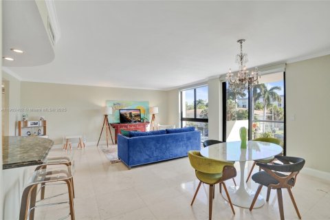 Снять в аренду кондоминиум в Бей-Харбор-Айлендс, Флорида 2 спальни, 97.55м2, № 1954493 - фото 2