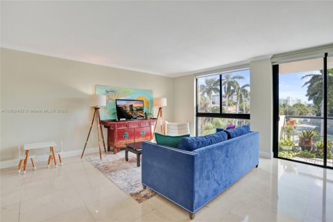 Снять в аренду кондоминиум в Бей-Харбор-Айлендс, Флорида 2 спальни, 97.55м2, № 1954493 - фото 4