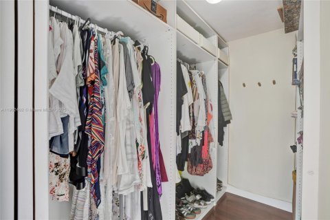 Снять в аренду кондоминиум в Бей-Харбор-Айлендс, Флорида 2 спальни, 97.55м2, № 1954493 - фото 23