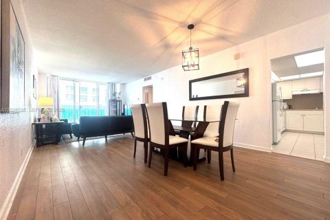 Condominio en venta en Hollywood, Florida, 1 dormitorio, 84.08 m2 № 2154288 - foto 3