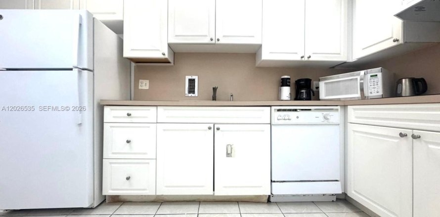 Condominio en Hollywood, Florida, 1 dormitorio № 2154288