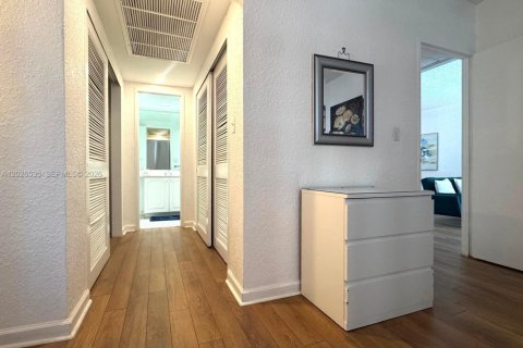Condominio en venta en Hollywood, Florida, 1 dormitorio, 84.08 m2 № 2154288 - foto 10