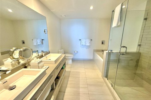 Condo in Hollywood, Florida, 2 bedrooms  № 1764062 - photo 11