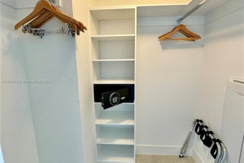 Condo in Hollywood, Florida, 2 bedrooms  № 1764062 - photo 10