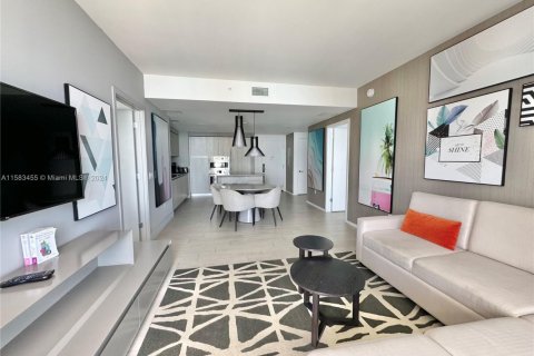 Condo in Hollywood, Florida, 2 bedrooms  № 1764062 - photo 2