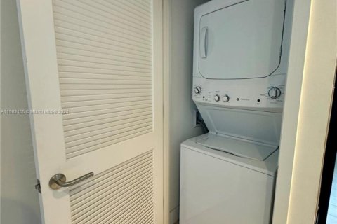 Condo in Hollywood, Florida, 2 bedrooms  № 1764062 - photo 25
