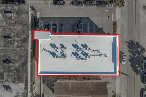 Commercial property in Miami, Florida № 1809090 - photo 9