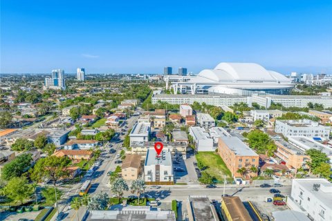 Commercial property in Miami, Florida № 1809090 - photo 16