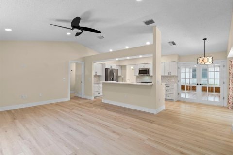 House in Spring Hill, Florida 2 bedrooms, 206.06 sq.m. № 2106133 - photo 24