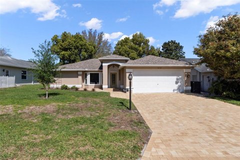 House in Spring Hill, Florida 2 bedrooms, 206.06 sq.m. № 2106133