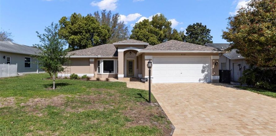 House in Spring Hill, Florida 2 bedrooms, 206.06 sq.m. № 2106133