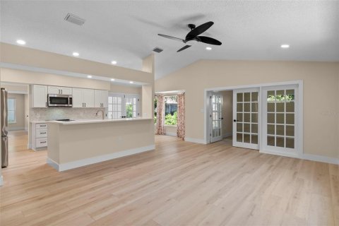 House in Spring Hill, Florida 2 bedrooms, 206.06 sq.m. № 2106133 - photo 25