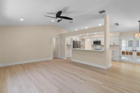 House in Spring Hill, Florida 2 bedrooms, 206.06 sq.m. № 2106133 - photo 23