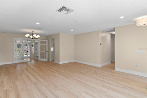 House in Spring Hill, Florida 2 bedrooms, 206.06 sq.m. № 2106133 - photo 8