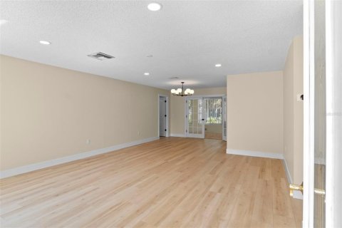 House in Spring Hill, Florida 2 bedrooms, 206.06 sq.m. № 2106133 - photo 6