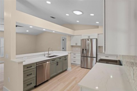 House in Spring Hill, Florida 2 bedrooms, 206.06 sq.m. № 2106133 - photo 19