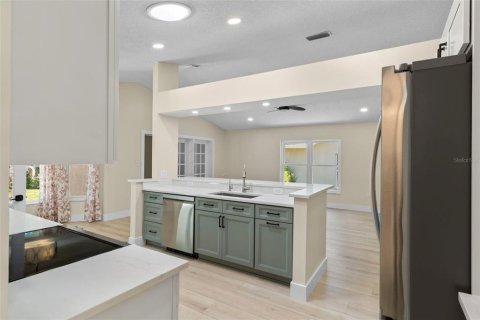 House in Spring Hill, Florida 2 bedrooms, 206.06 sq.m. № 2106133 - photo 15