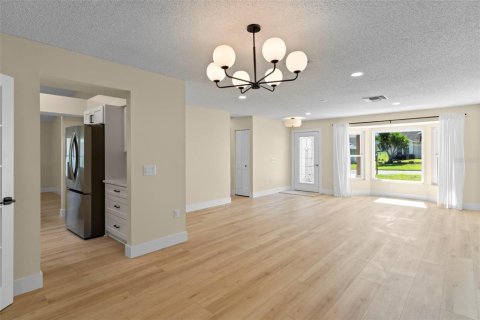 House in Spring Hill, Florida 2 bedrooms, 206.06 sq.m. № 2106133 - photo 13