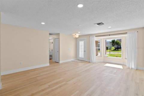 House in Spring Hill, Florida 2 bedrooms, 206.06 sq.m. № 2106133 - photo 9