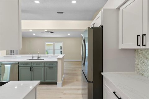 House in Spring Hill, Florida 2 bedrooms, 206.06 sq.m. № 2106133 - photo 14
