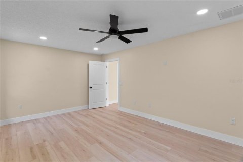 House in Spring Hill, Florida 2 bedrooms, 206.06 sq.m. № 2106133 - photo 30