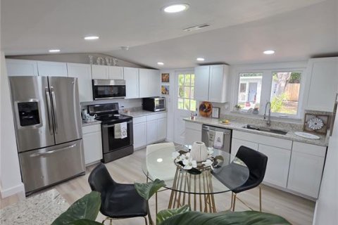Купить виллу или дом в Сарасота, Флорида 5 комнат, 102.29м2, № 2225978 - фото 17