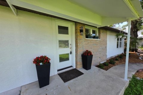 Купить виллу или дом в Сарасота, Флорида 5 комнат, 102.29м2, № 2225978 - фото 8