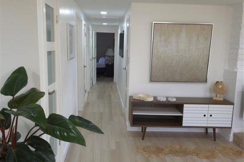 Купить виллу или дом в Сарасота, Флорида 5 комнат, 102.29м2, № 2225978 - фото 15