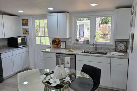 Купить виллу или дом в Сарасота, Флорида 5 комнат, 102.29м2, № 2225978 - фото 24