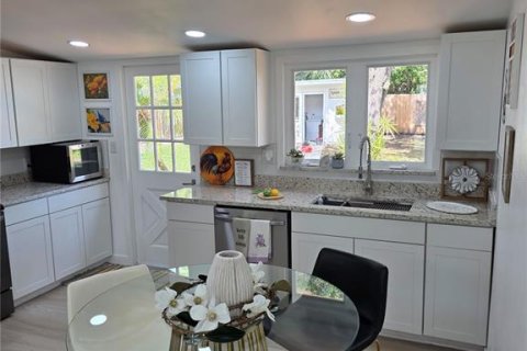 Купить виллу или дом в Сарасота, Флорида 5 комнат, 102.29м2, № 2225978 - фото 26