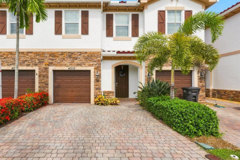 Townhouse in West Palm Beach, Florida 4 bedrooms, 161.37 sq.m. № 2246615