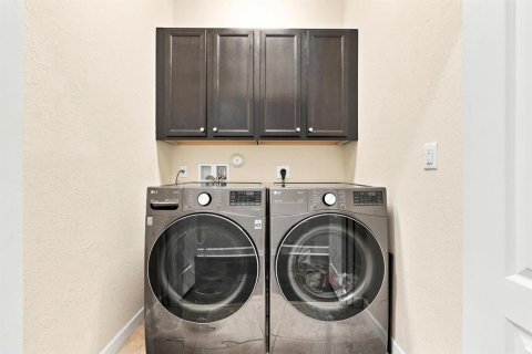 Townhouse in West Palm Beach, Florida 4 bedrooms, 161.37 sq.m. № 2246615 - photo 12