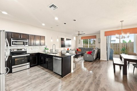 Townhouse in West Palm Beach, Florida 4 bedrooms, 161.37 sq.m. № 2246615 - photo 6